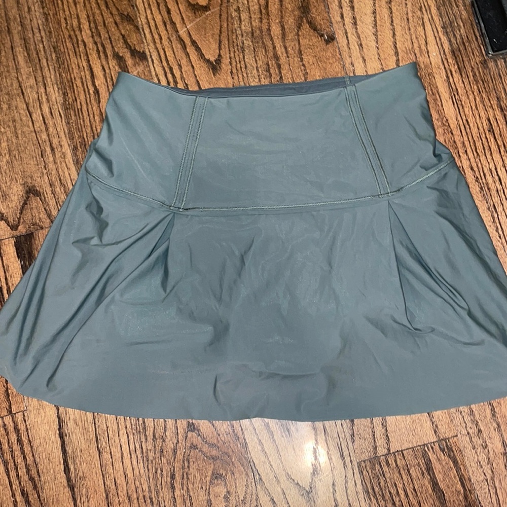 Olive pleated lululemon skirt